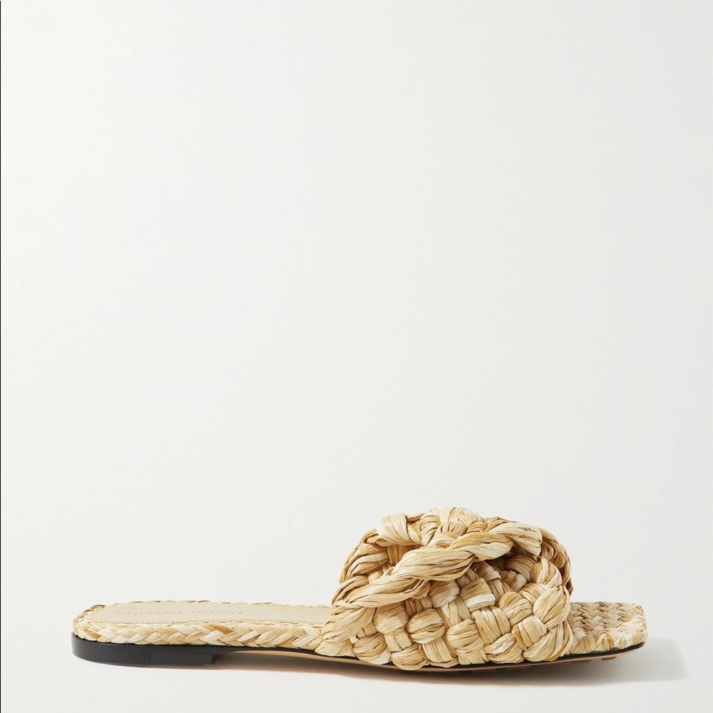 NIB Bottega Veneta Raffia slides